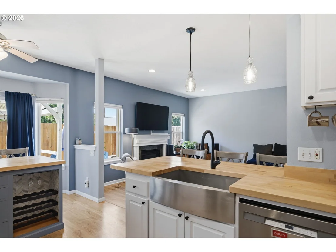 Photo of 2910 RIVER RD
