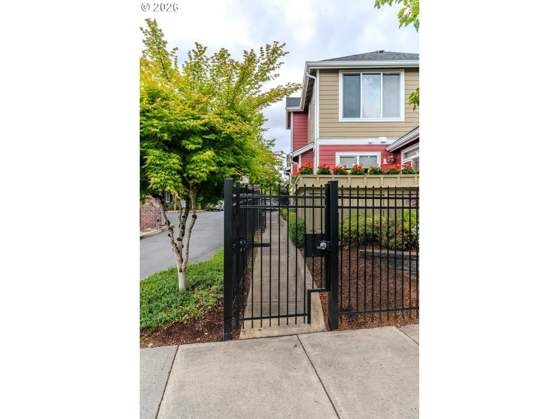 Photo of 866 NW COUNCIL DR