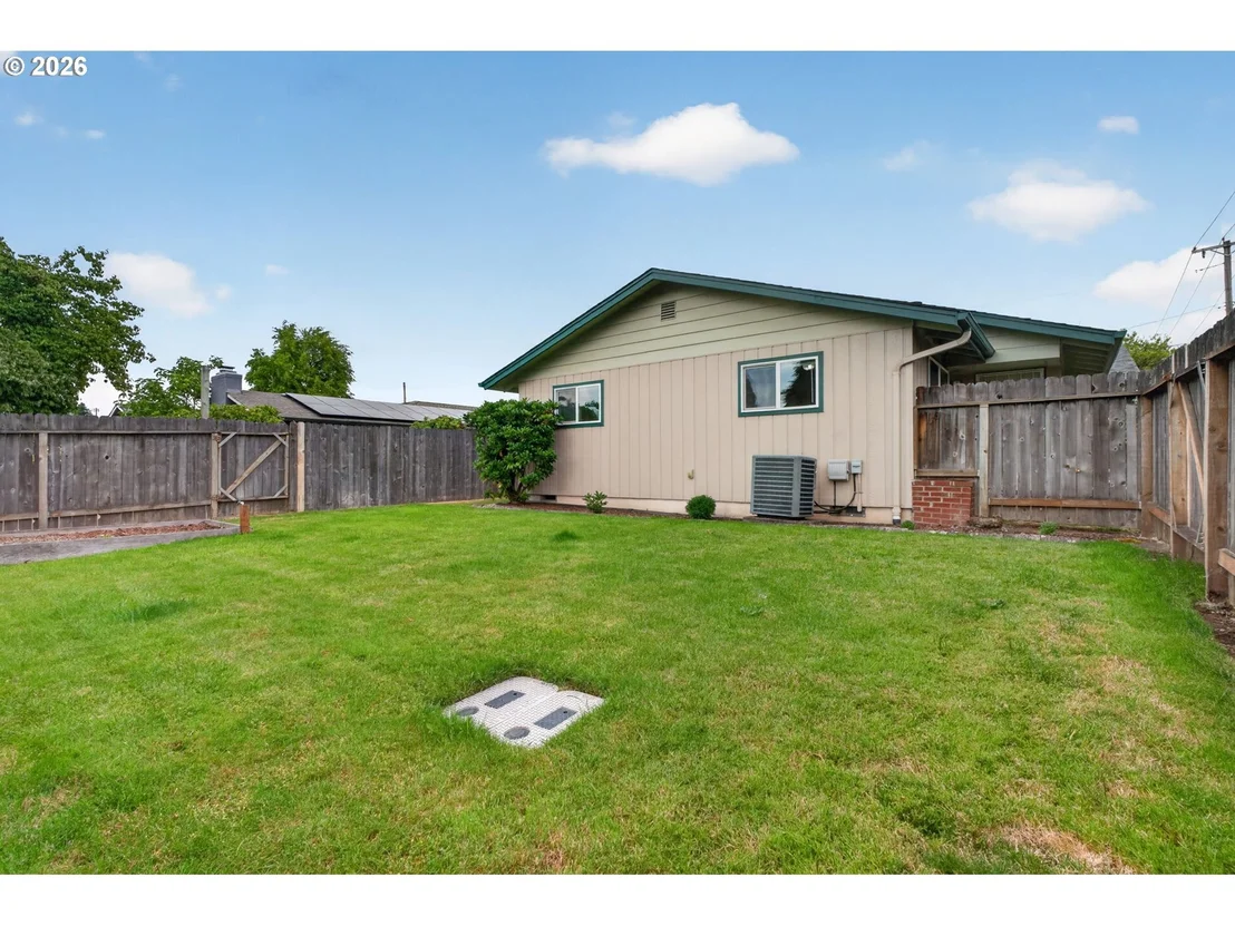 Photo of 447 MAXWELL RD