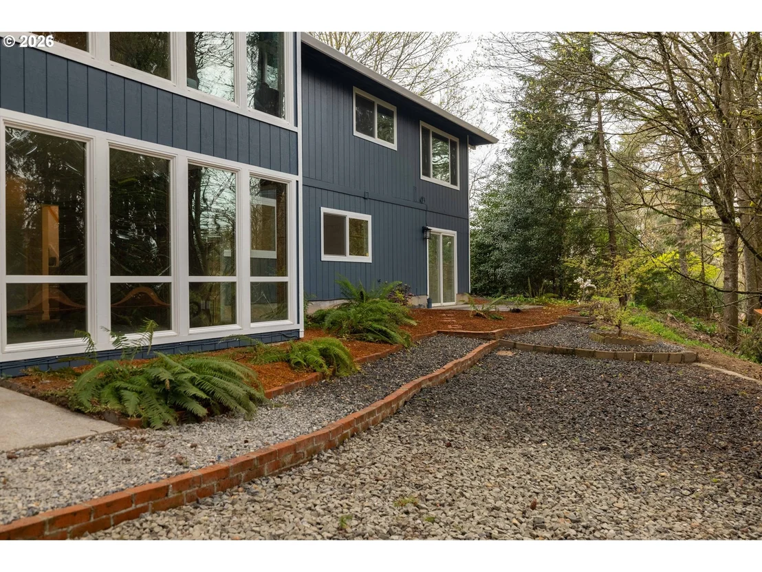 Photo of 1880 SW HEINEY RD