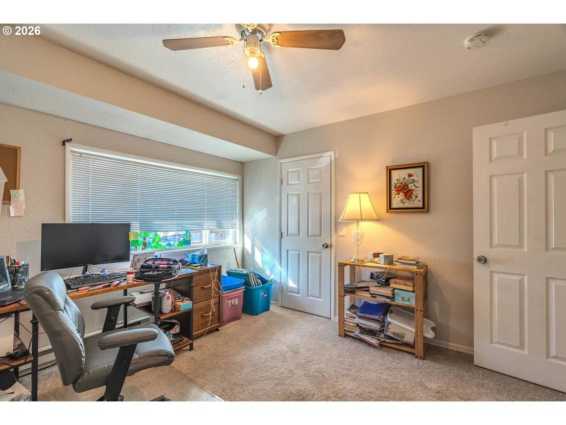 Photo of 1802 NE HOGAN DR