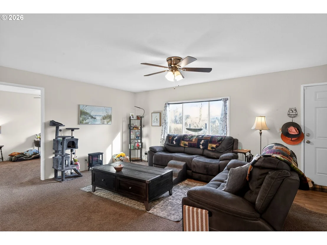 Photo of 826 SW CHERRY ST