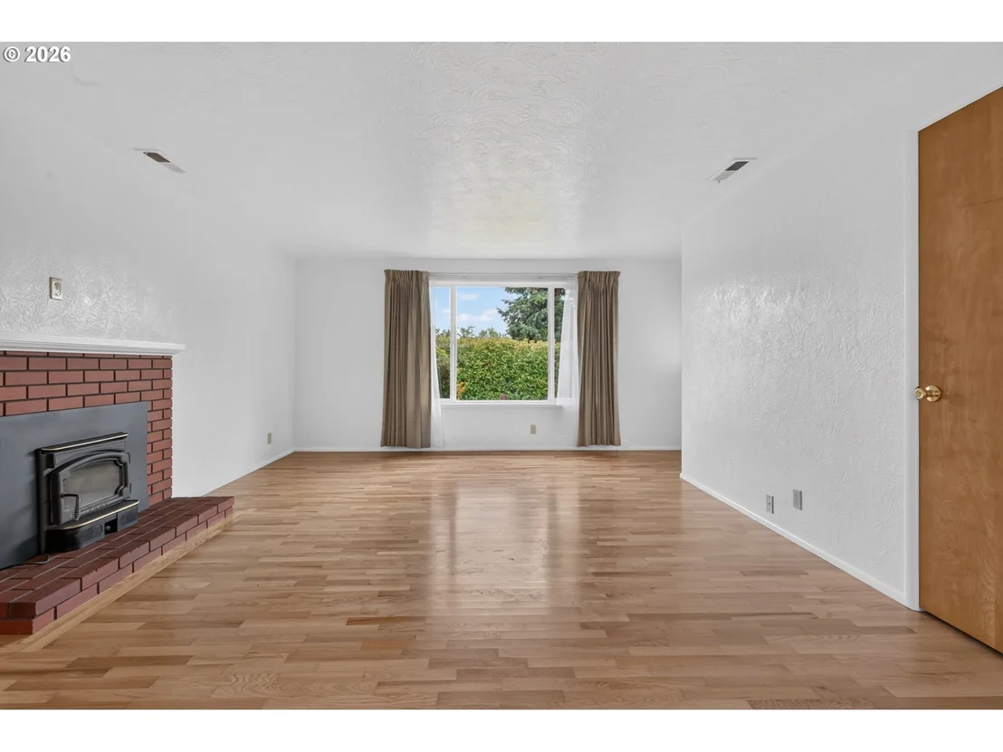 Photo of 447 MAXWELL RD