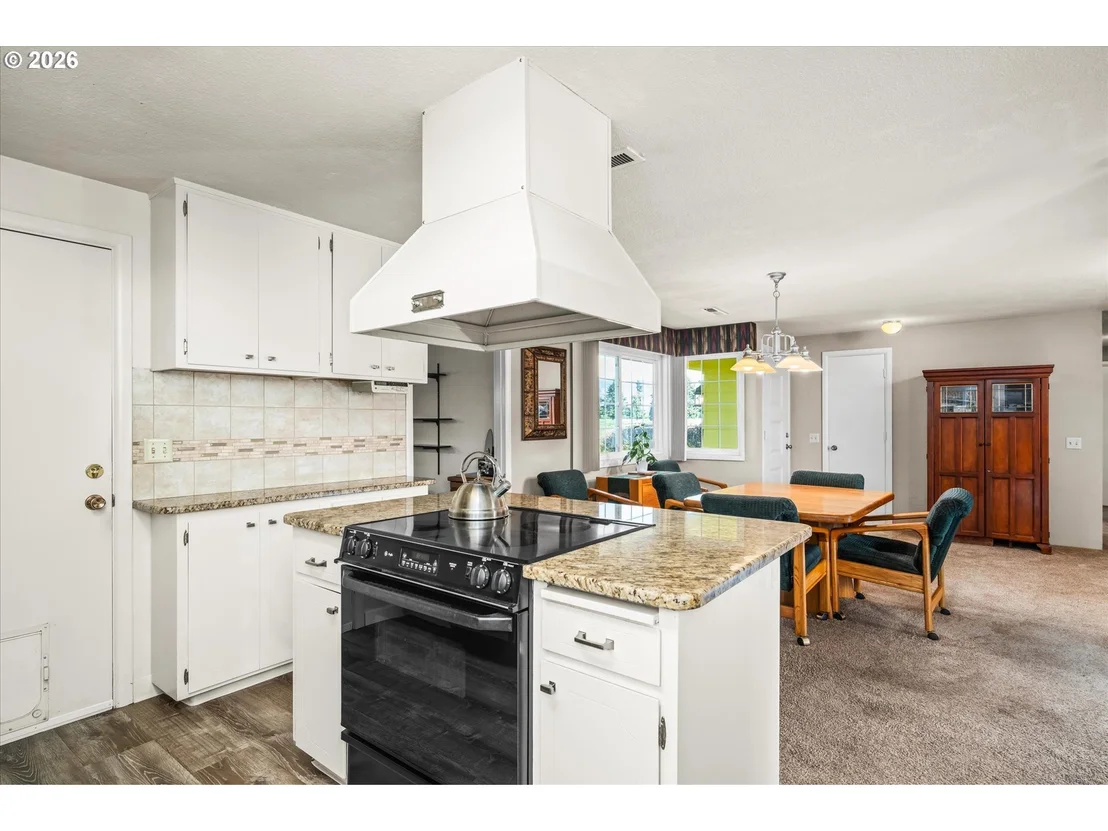 Photo of 32120 COBURG BOTTOM LOOP RD
