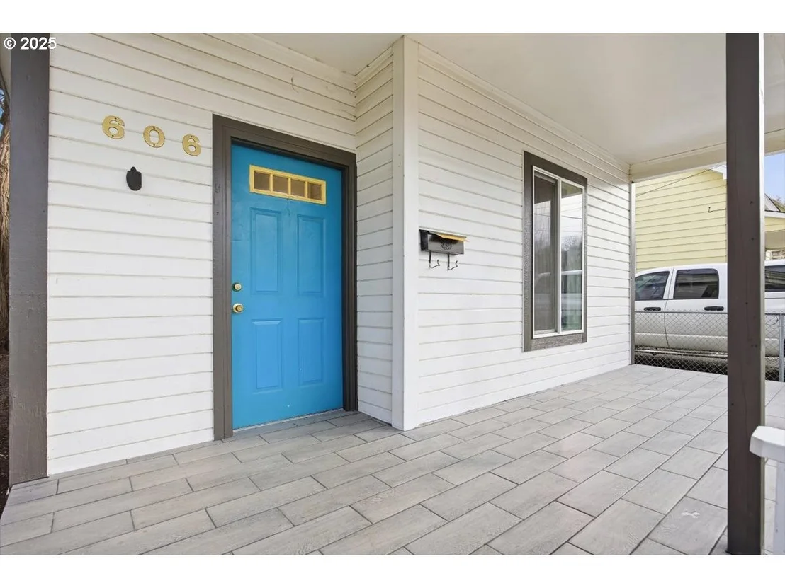 Photo of 606 SW 2ND ST