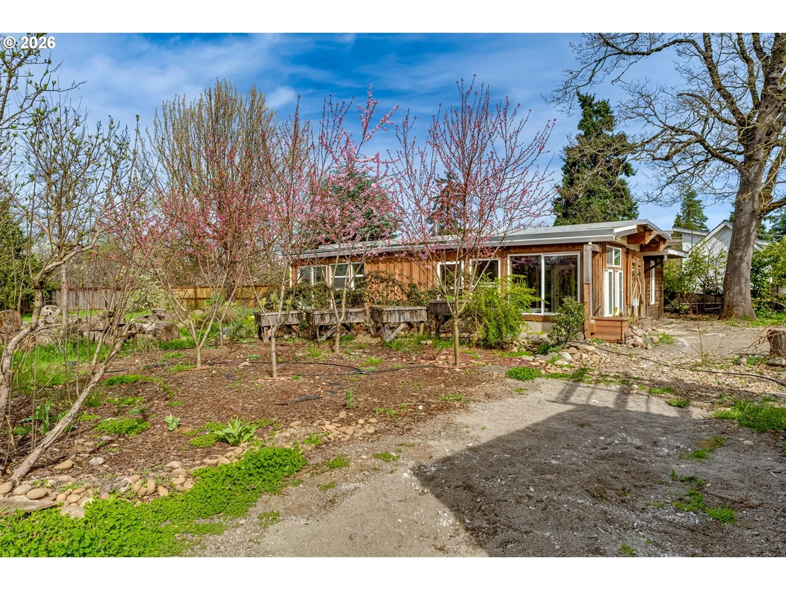 Photo of 111 HOLEMAN AVE