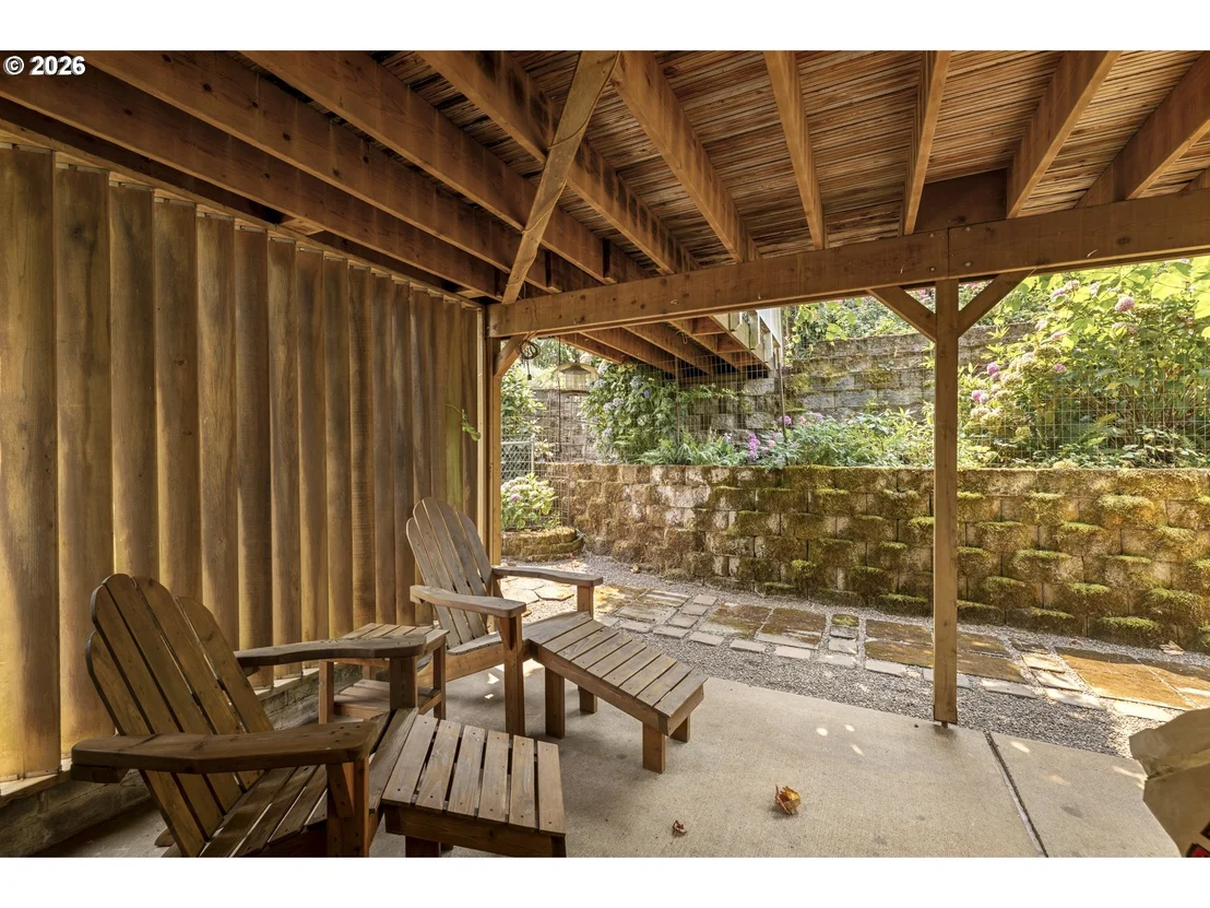 Photo of 192 NW CANYON DR