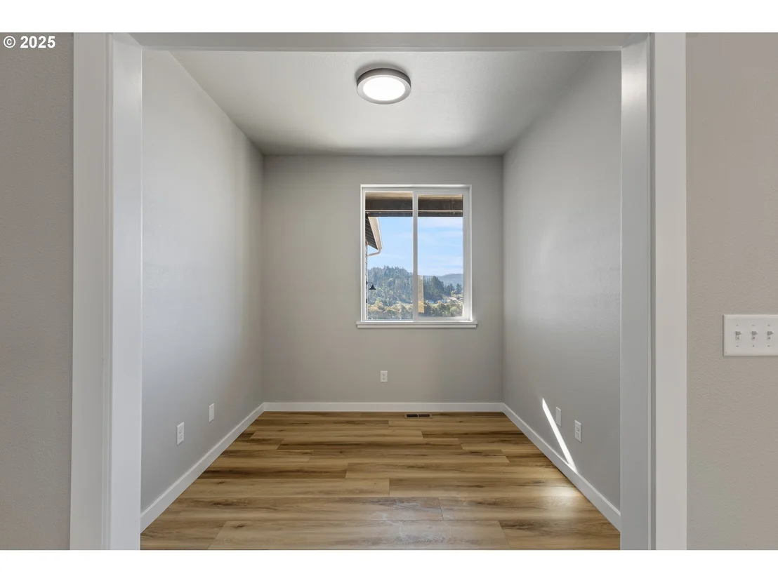 Photo of 664 BROOKS LOOP