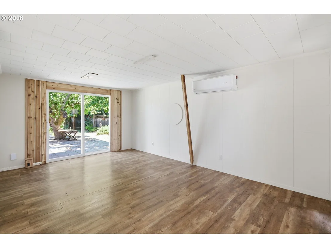 Photo of 605 KOURT DR