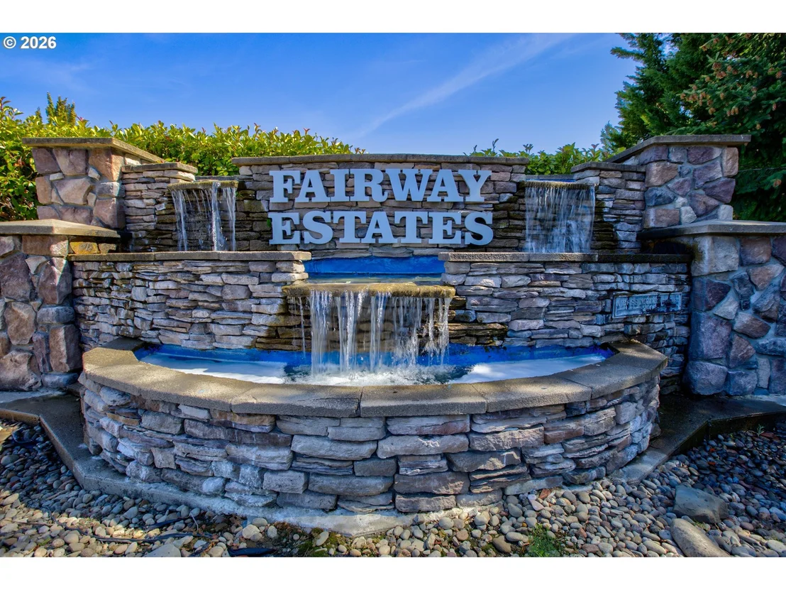Photo of 582 FAIRWAY ESTATES DR