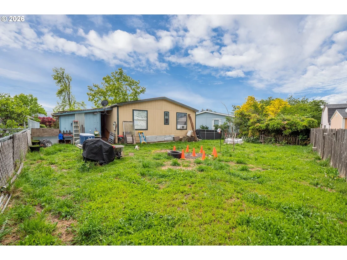 Photo of 496 SCOTTS GLEN DR