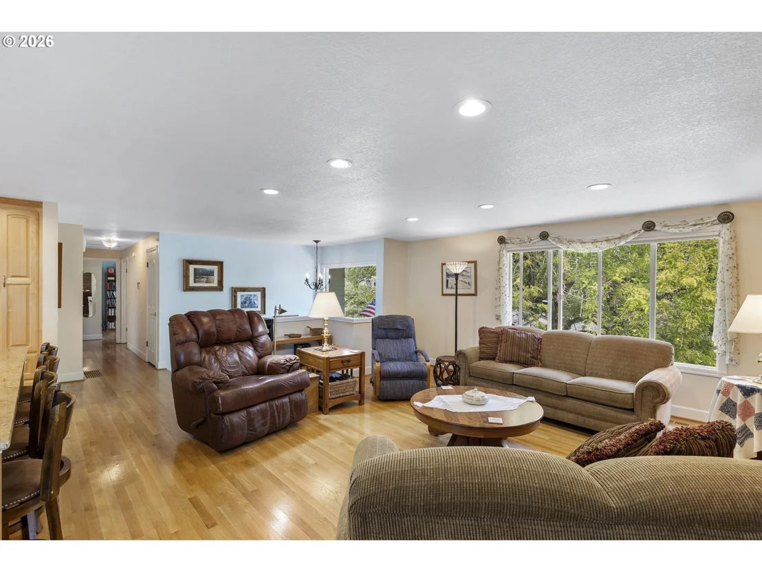 Photo of 192 NW CANYON DR