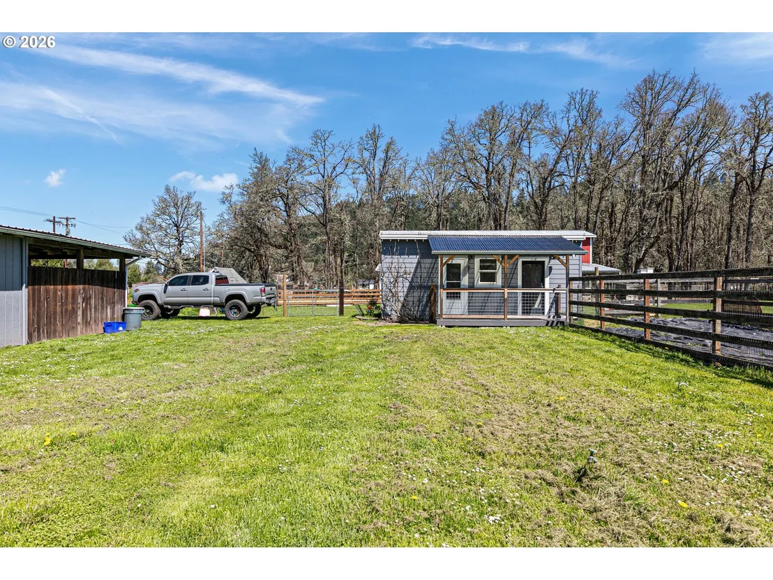 Photo of 78659 SEARS RD