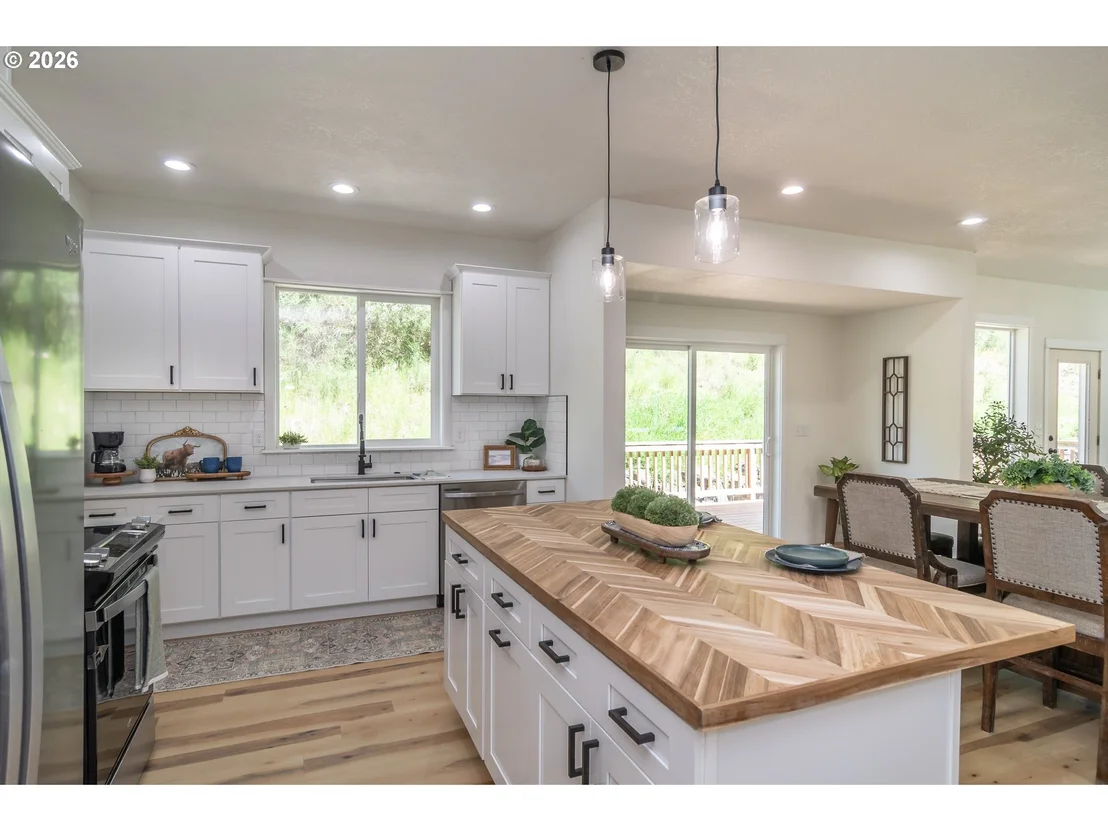 Photo of 492 TERRACE DR