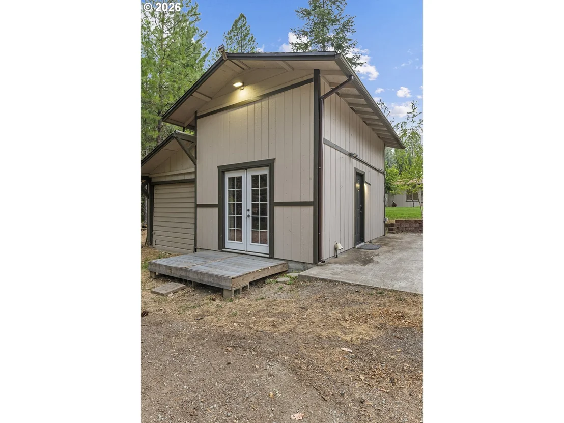 Photo of 135 ROLLING HILLS DR