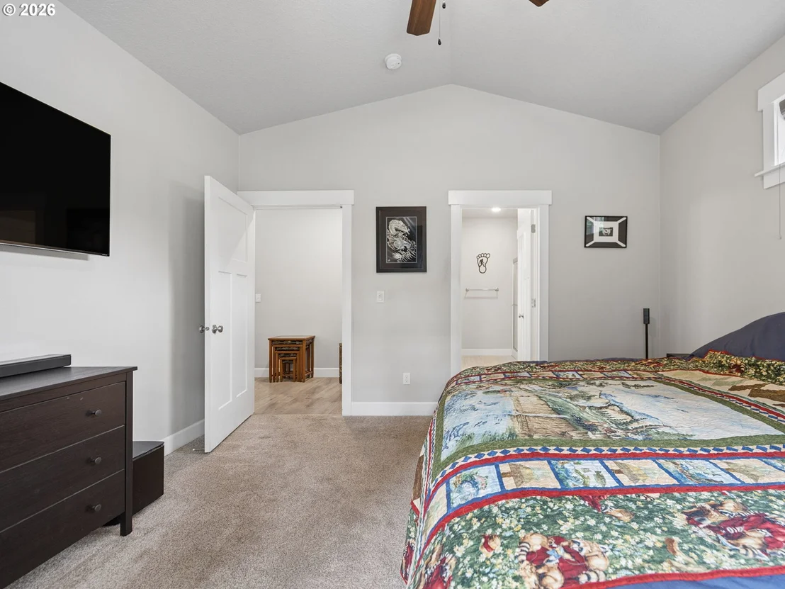 Photo of 1090 NE REGAN HILL LOOP