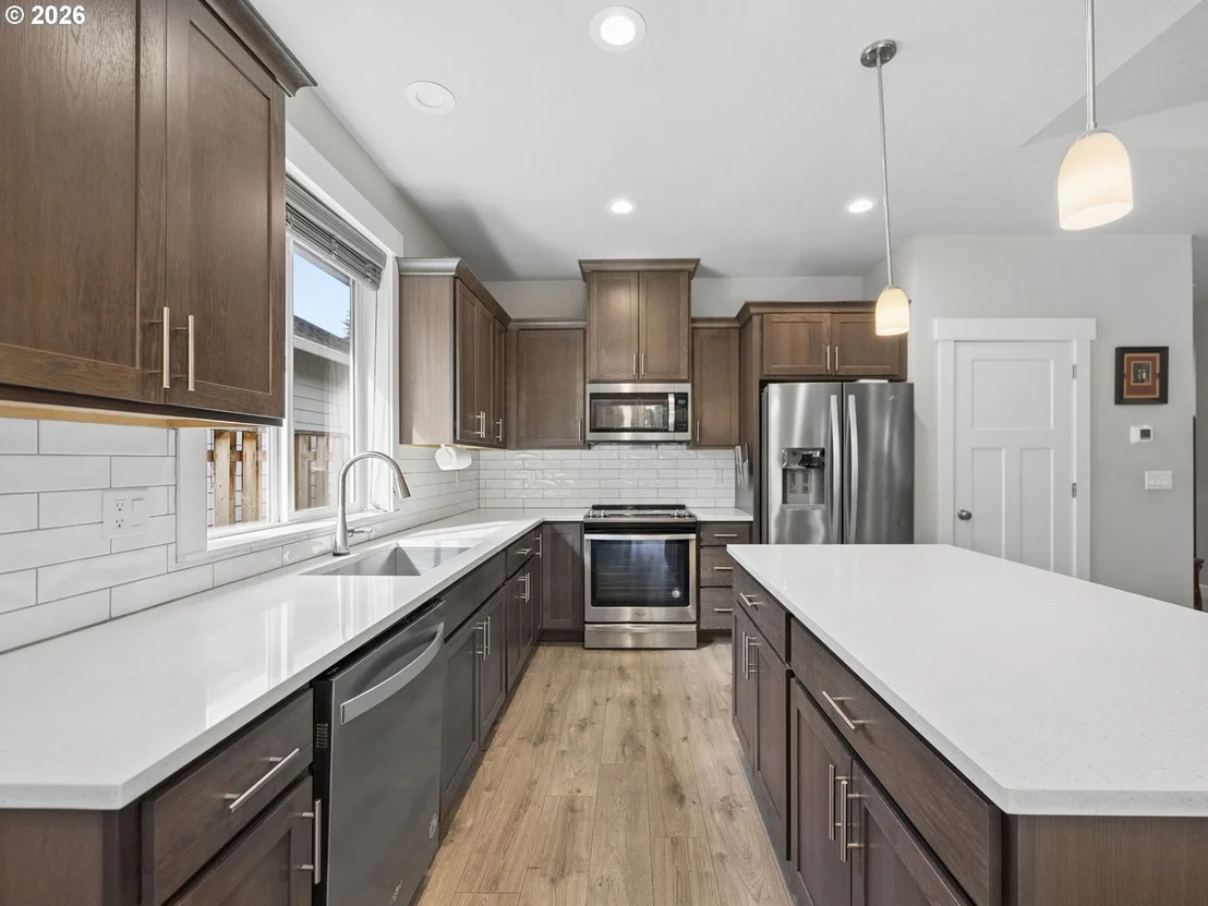 Photo of 1090 NE REGAN HILL LOOP