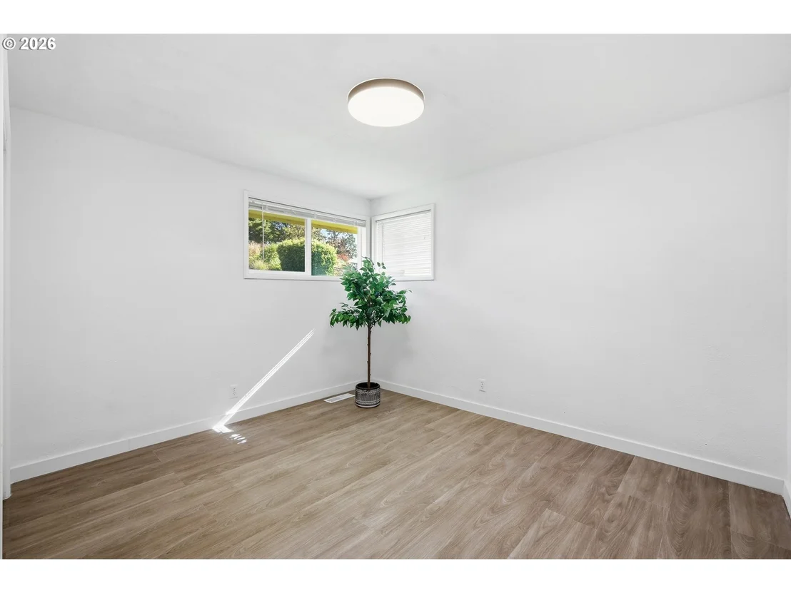 Photo of 682 SUNSET DR