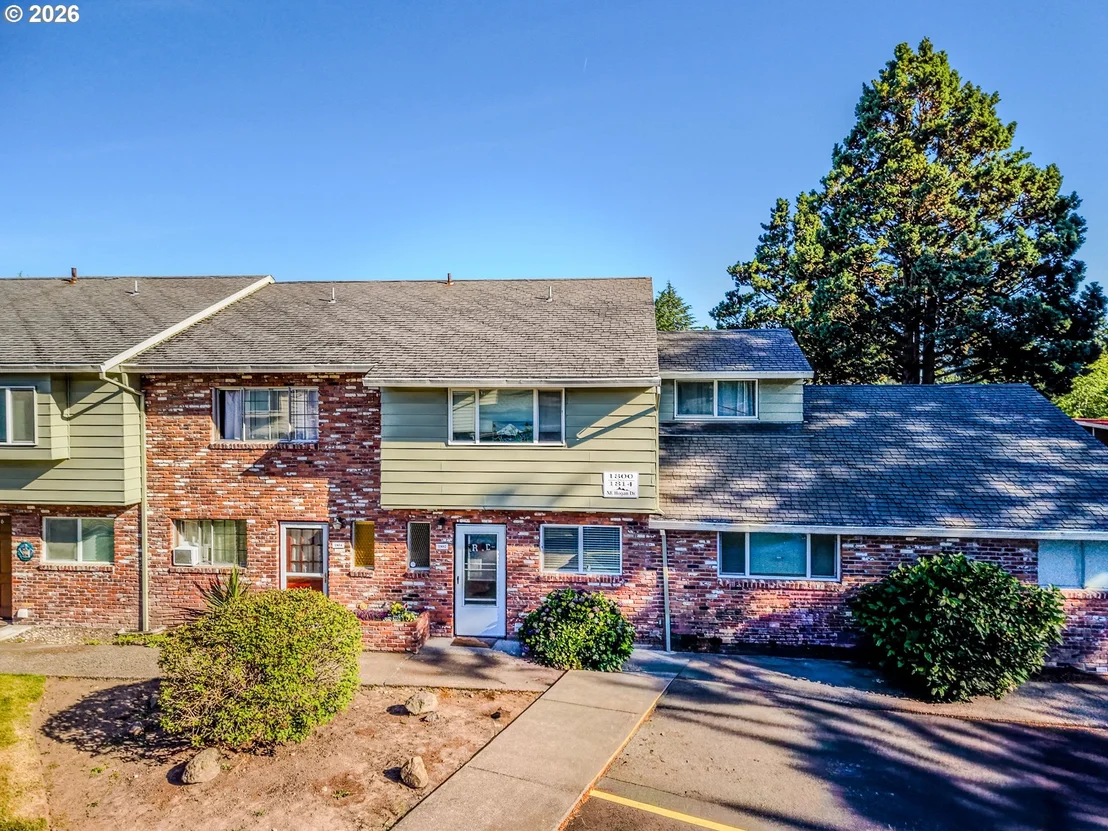 Photo of 1802 NE HOGAN DR