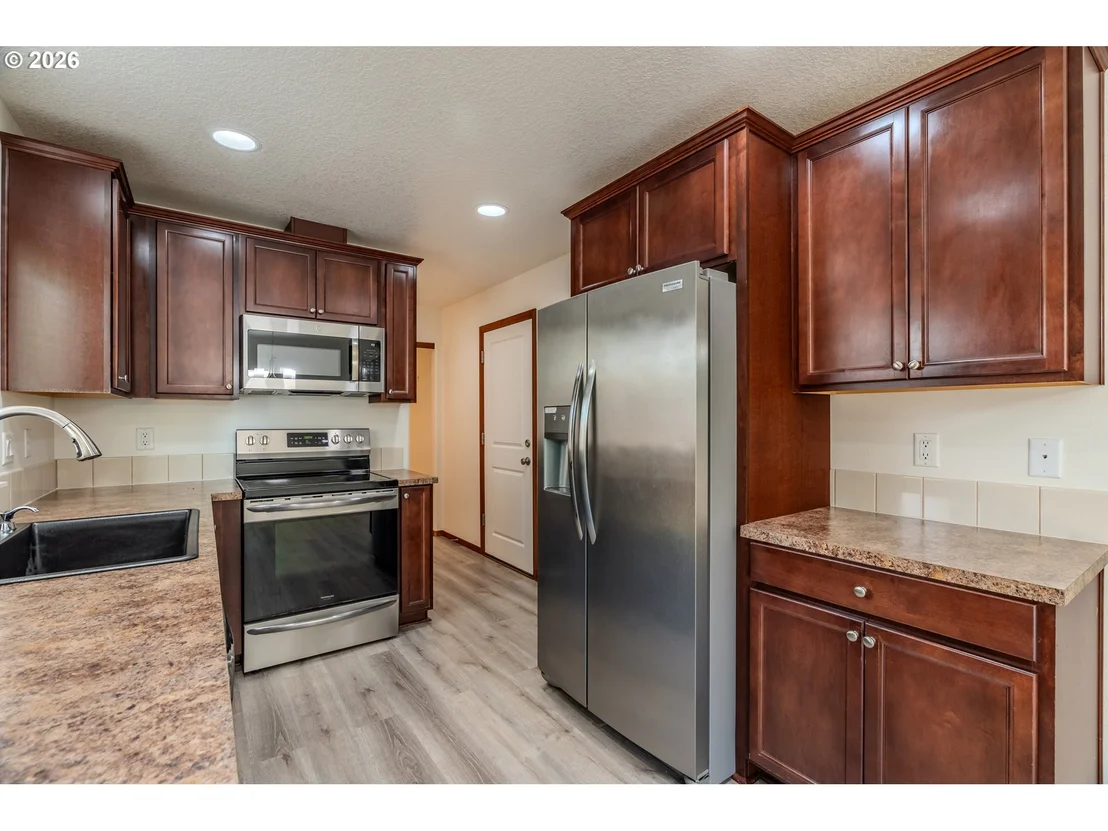 Photo of 2013 NW BELLA VISTA DR