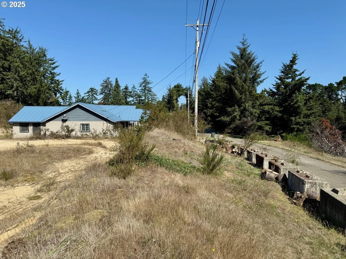 Photo of 68760 Hauser Rd