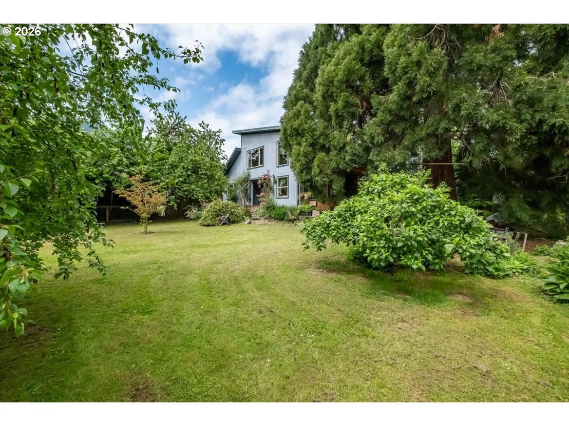 Photo of 25159 GRANGE HALL RD