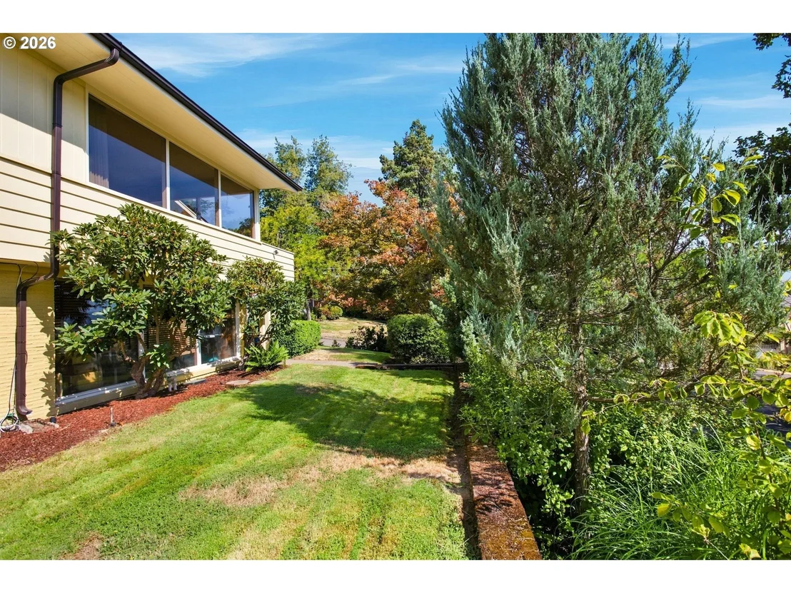 Photo of 60 W 22ND AVE