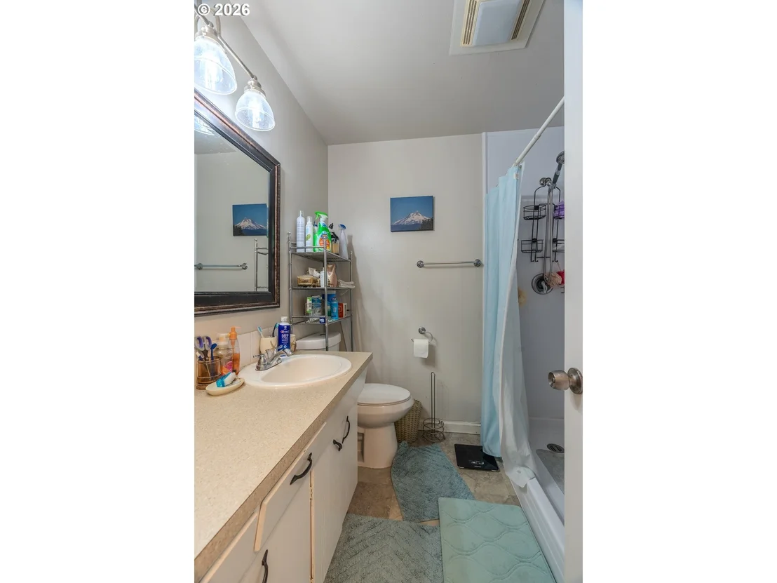 Photo of 1802 NE HOGAN DR
