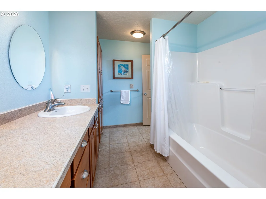 Photo of 384 EDGEVIEW DR