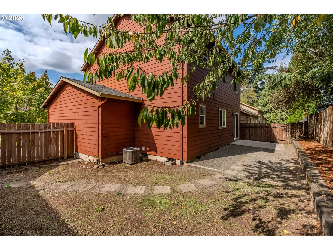 Photo of 2013 NW BELLA VISTA DR