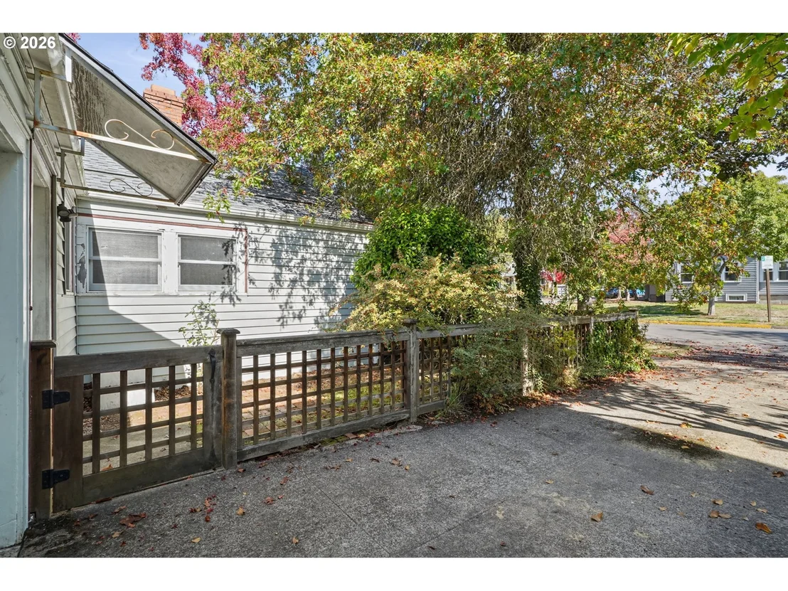 Photo of 890 E 22ND AVE