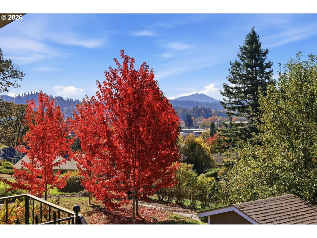 Photo of 682 SUNSET DR