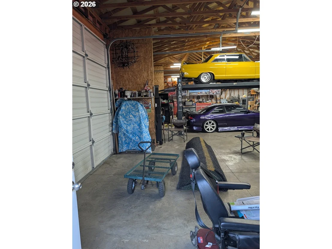 Photo of 591 NW DOUGLAS BLVD