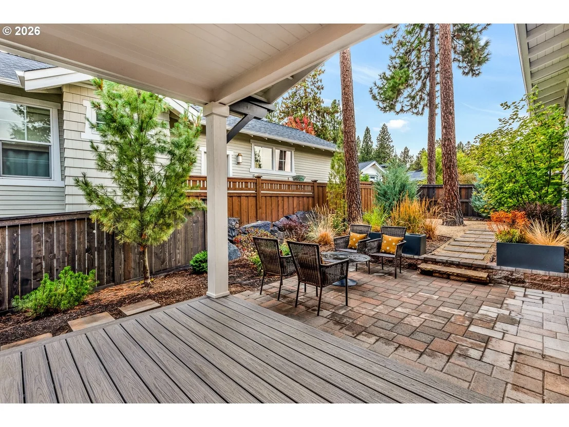 Photo of 2424 NW CROSSING DR