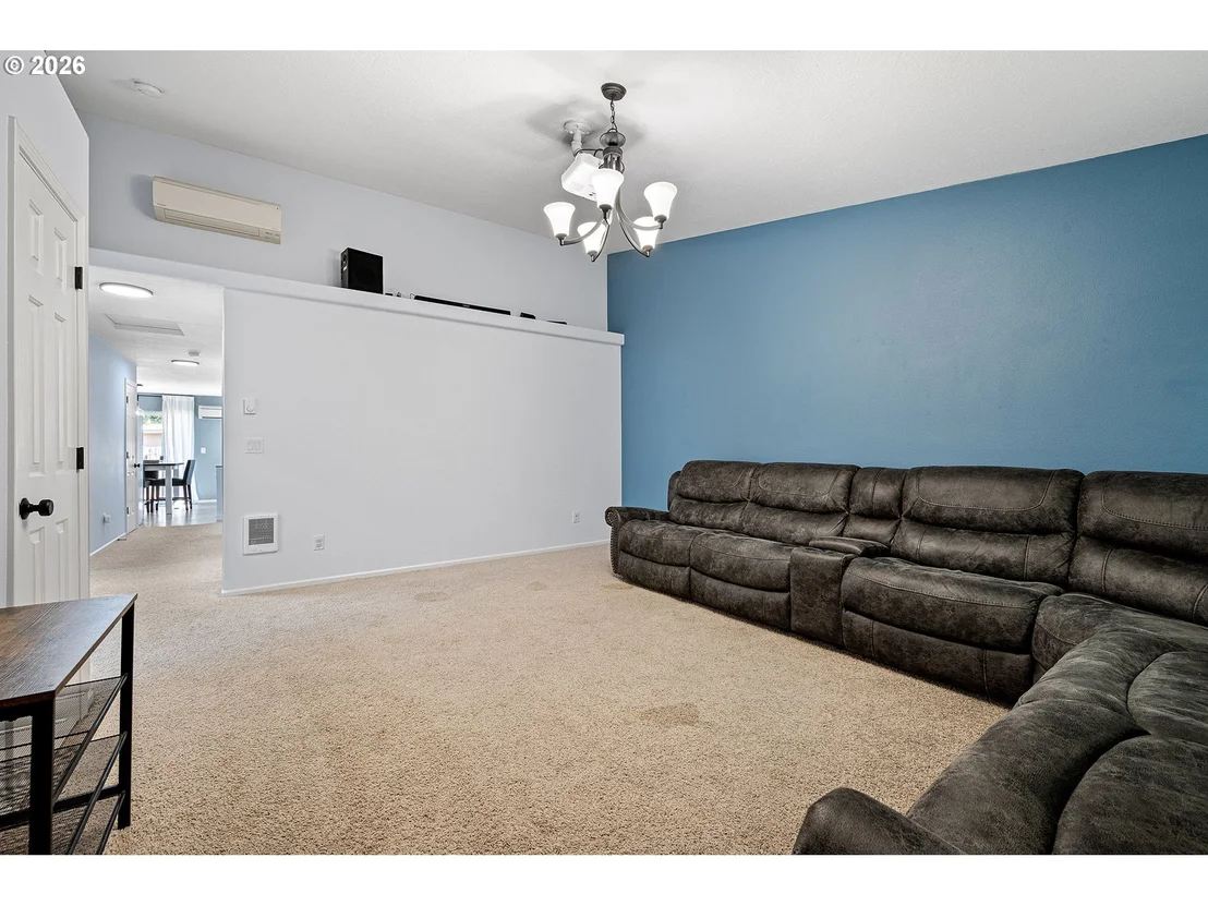 Photo of 850 E BENJAMIN AVE