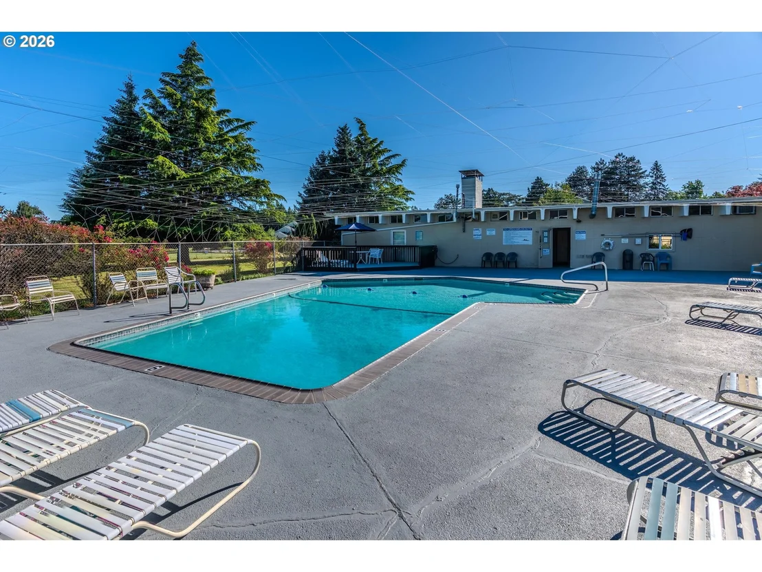 Photo of 1802 NE HOGAN DR