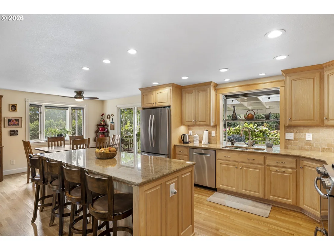 Photo of 192 NW CANYON DR