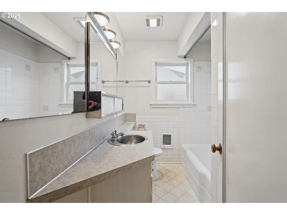 Photo of 890 E 22ND AVE