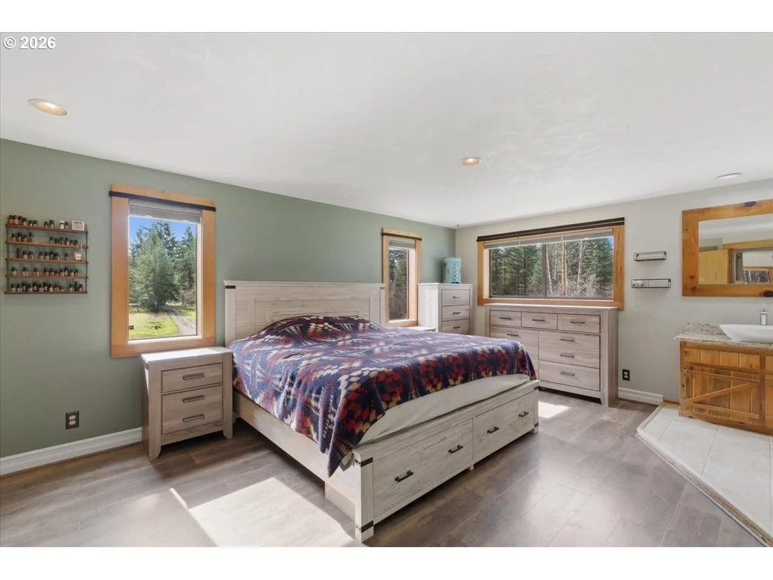 Photo of 40875 PEOPLES DR