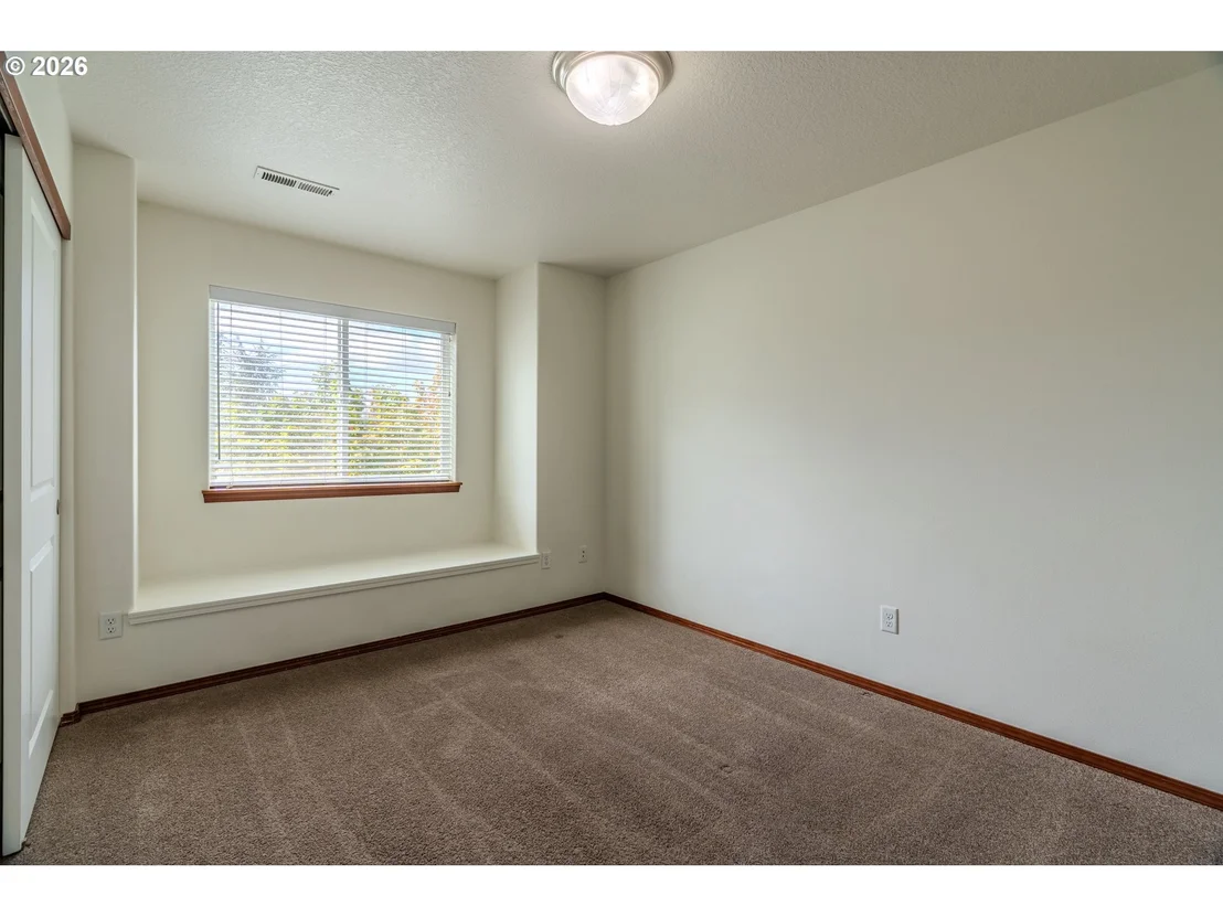 Photo of 2013 NW BELLA VISTA DR