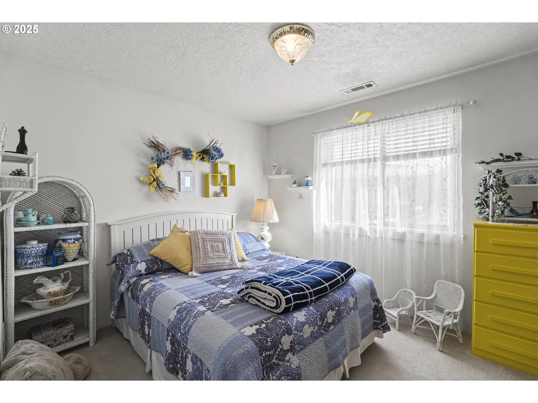 Photo of 889 H AVE