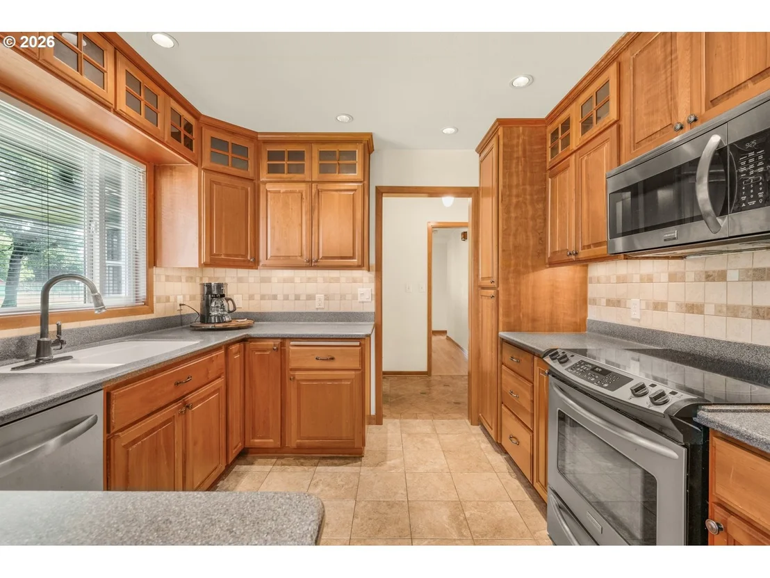Photo of 230 PARK DR