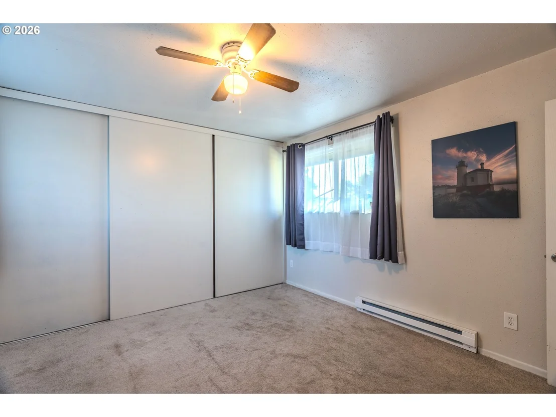 Photo of 1802 NE HOGAN DR
