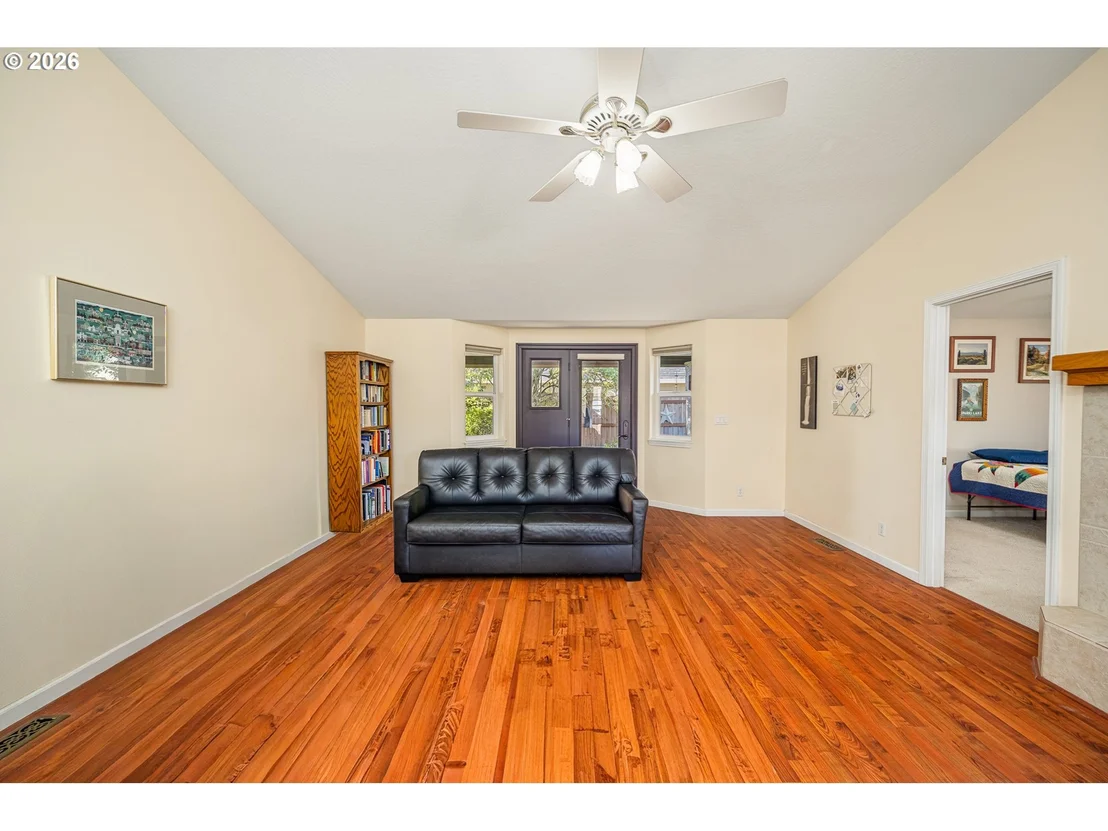 Photo of 1061 APPLEGATE PL