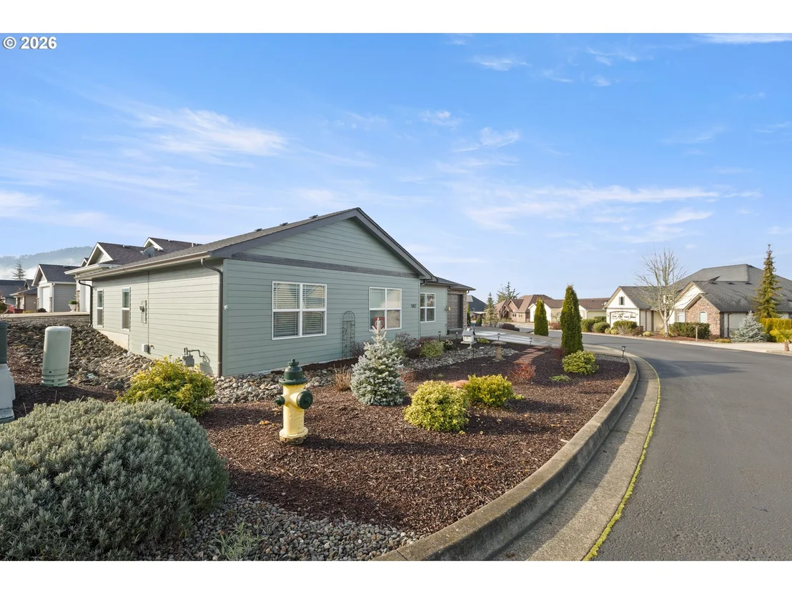 Photo of 582 FAIRWAY ESTATES DR