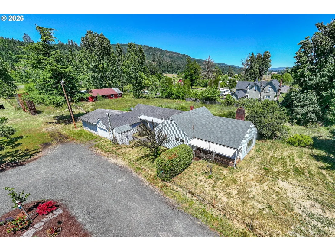Photo of 39565 MCKENZIE HWY