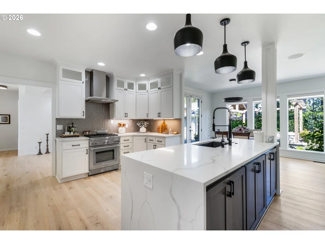 Photo of 673 SHORELINE WAY