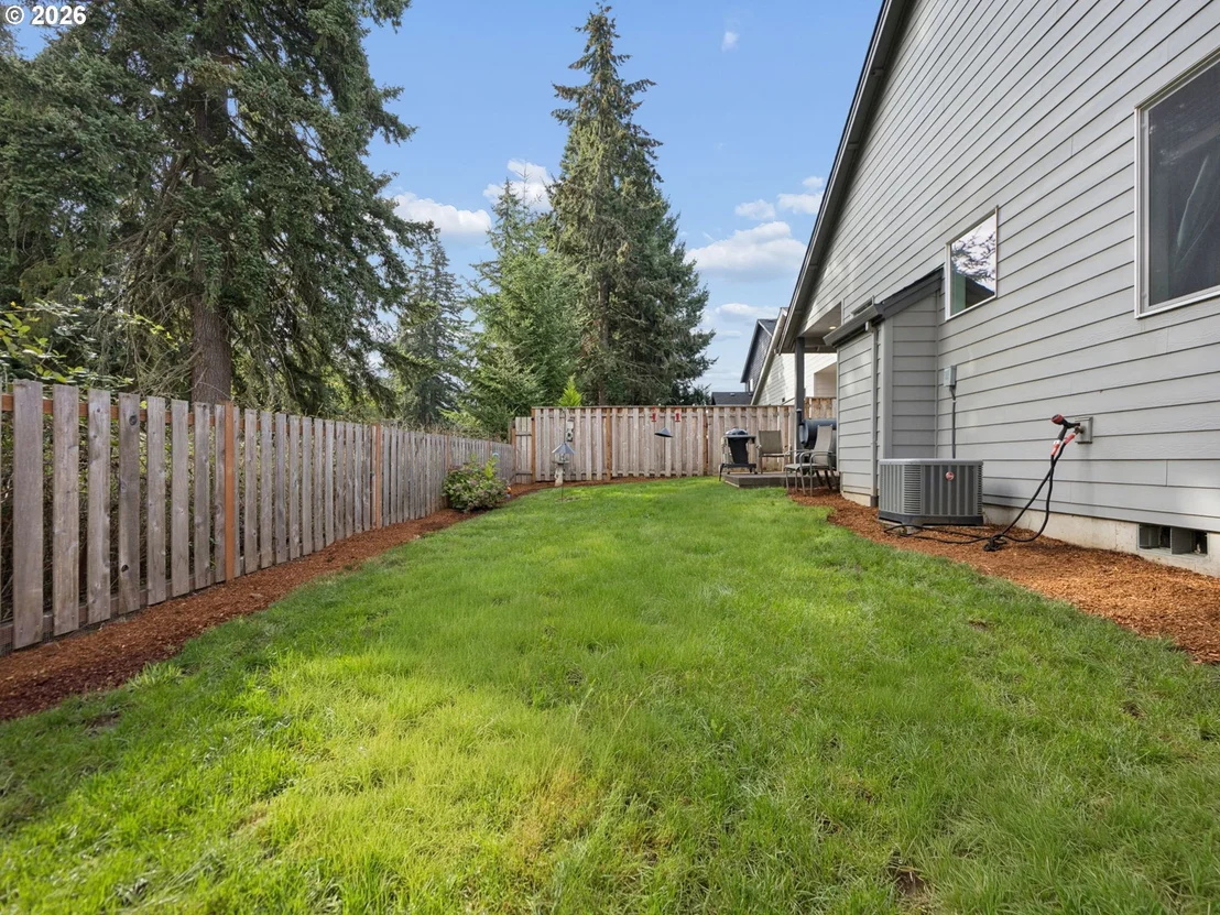 Photo of 1090 NE REGAN HILL LOOP