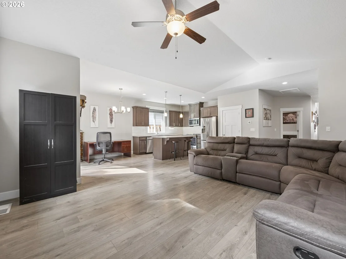 Photo of 1090 NE REGAN HILL LOOP