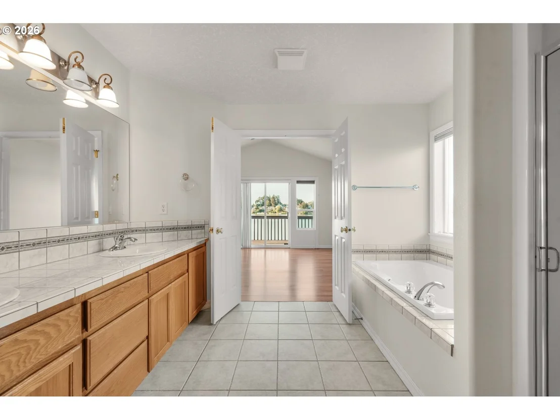 Photo of 21223 NE SHORE DR